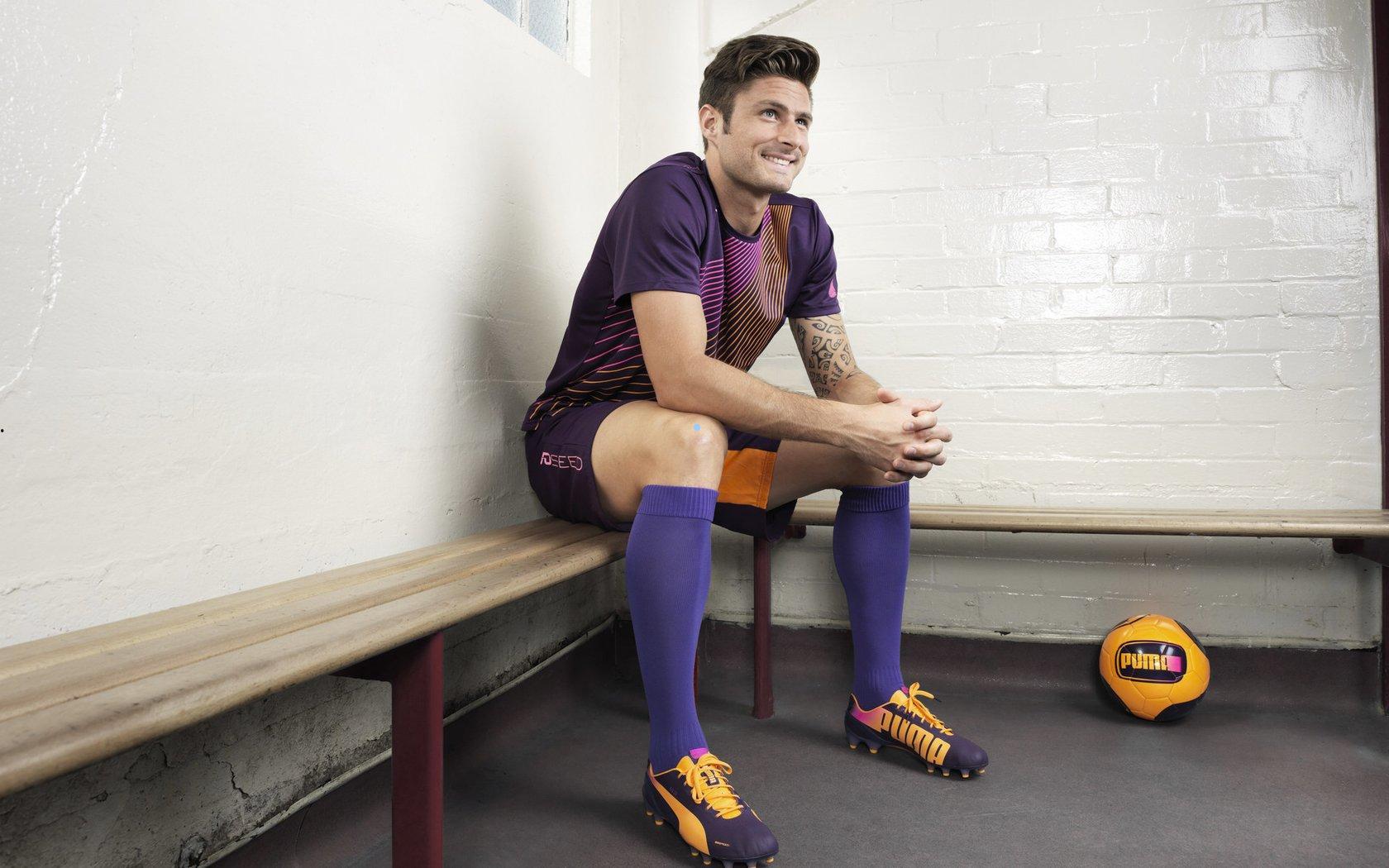 【足彩网赛事集团】斯玛特揭示决胜时刻防守策略，基昂特·乔治尝试博取犯规未果，裁判坚持让比赛流畅进行