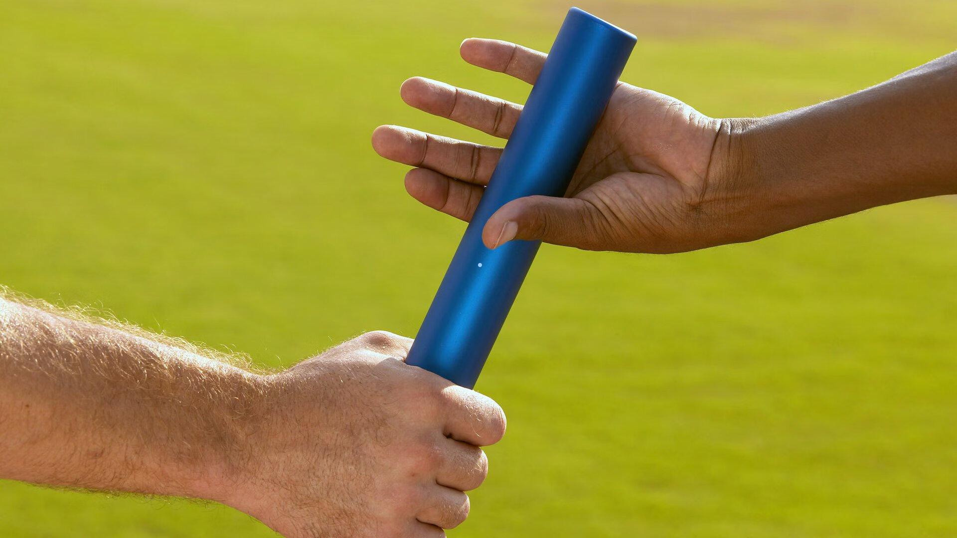 美队进球被吹引争议，中柱后触球员 VAR裁定无效引赛场风暴